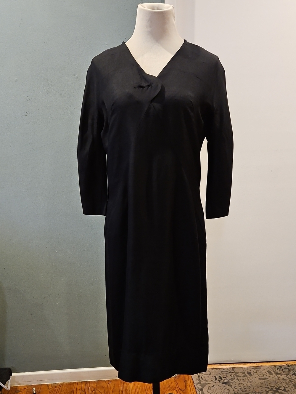 Vintage Silk Crepe Likely Black V-Neck Long Sleeve Sheath Dress 0280